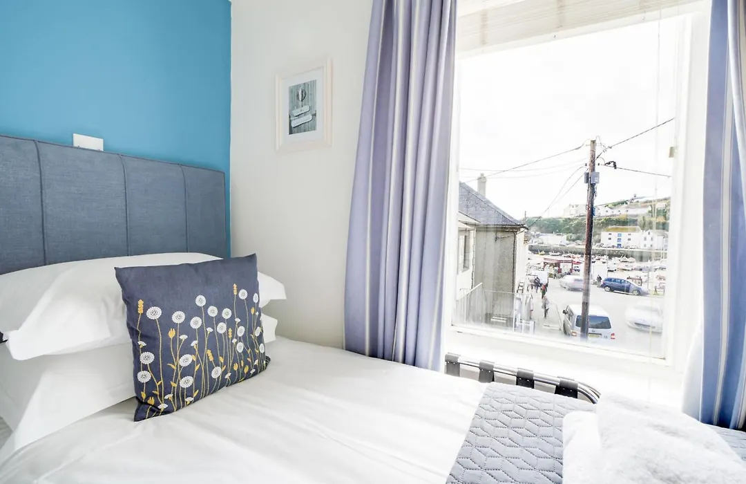 The Artist Loft, Ensuite Guest Rooms, Porthleven-1